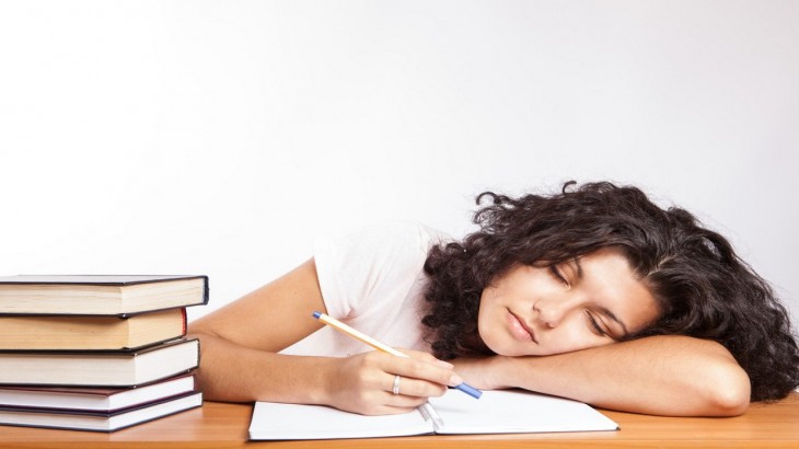 A women sleeps due to laziness
