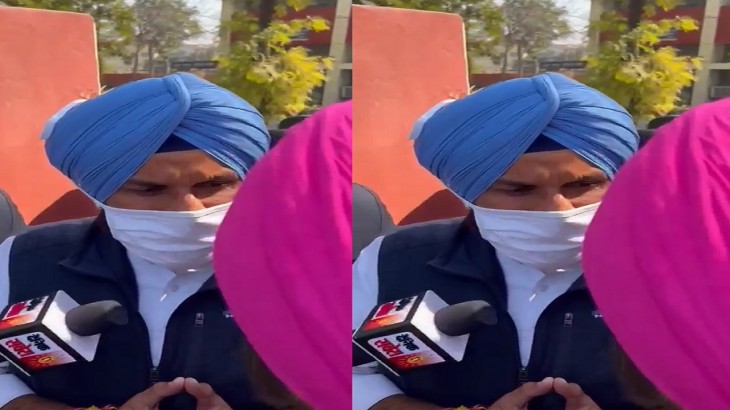 Navjot Singh Sidhu and Bikram Singh majithia face to face during casting vote