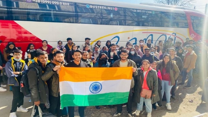 The first batch of Indian students have left Chernivtsi for the Ukraine Romania border