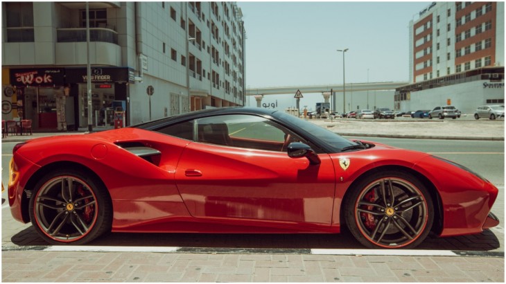 Man Crashes 2.5 Crore Rupees New Ferrari Car