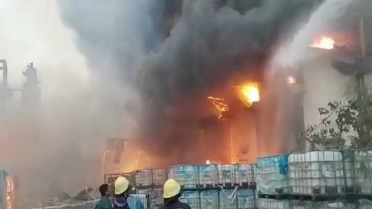 Varodara 7 hospitalised  700 evacuated after fire in Chemical Factory