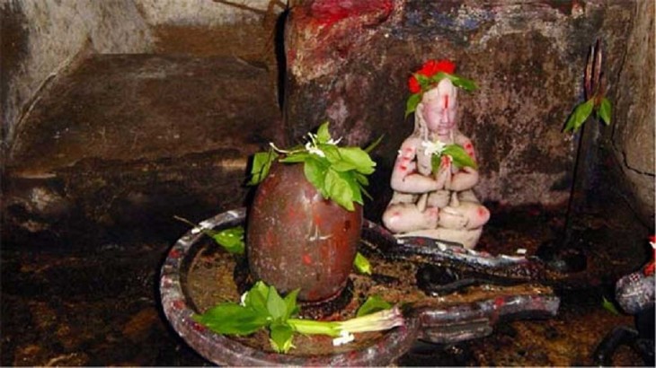 Bel Patra Importance and Rules for shivling