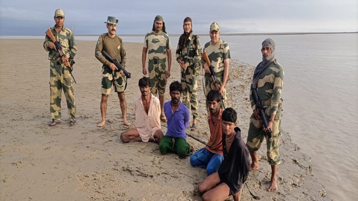 Pak Fishermens arrested BY BSF