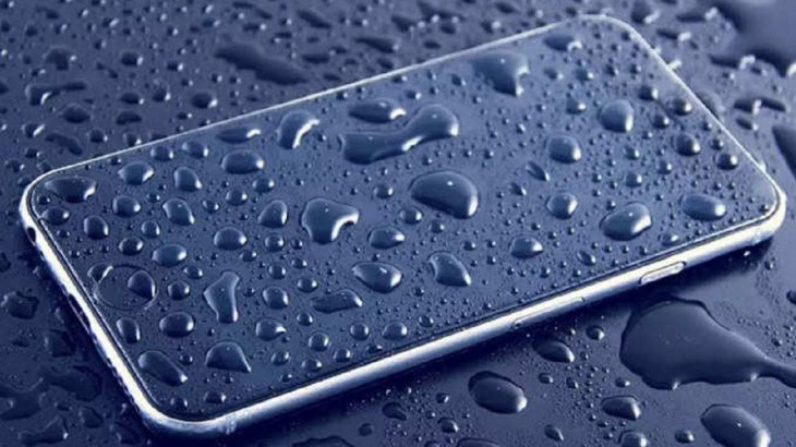 Smartphone Safety During Rain