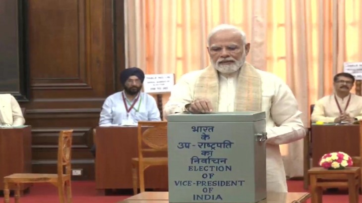 PM Modi Voting in Parliament