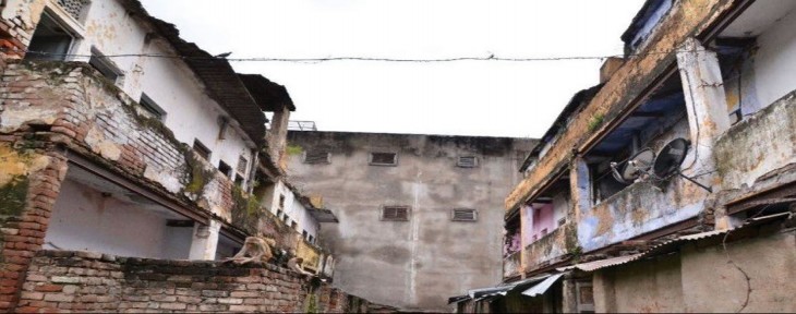 dilapidated buildings in agra