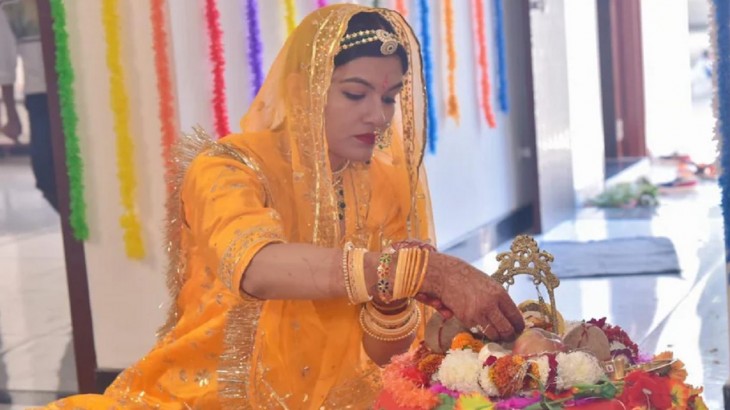 pooja singh married to thankurji