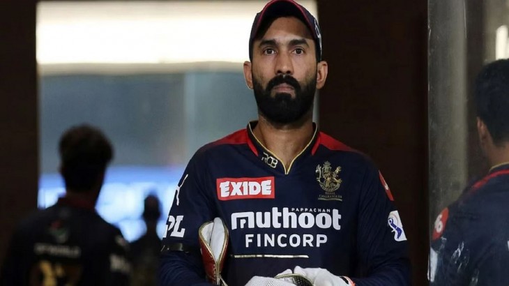 dinesh karthik share emotional post but badly trolled by rcb fans