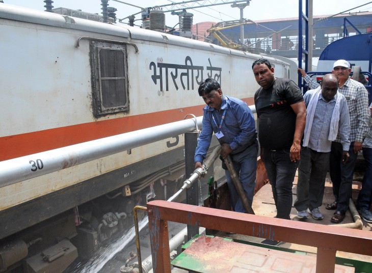 hindi-coach-of-a-local-train-derail-in-delhi--20230903145705-20230903152004