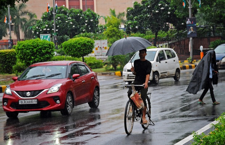 hindi-rain-hower-bring-relief-from-corching-heat-in-delhi-232-degree-celiu-min-temp-recorded--202309