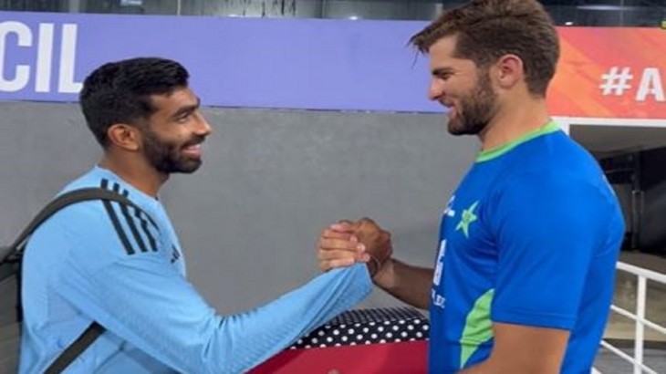 Shaheen Afridi gifted and congratulated Jasprit Bumrah