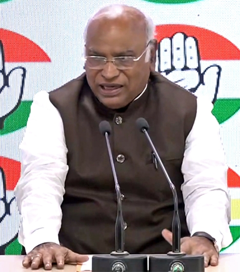hindi-will-dicu-preparation-for-aembly-election-in-5-tate-congre-chief-kharge-ahead-of-cwc-meet-in-h
