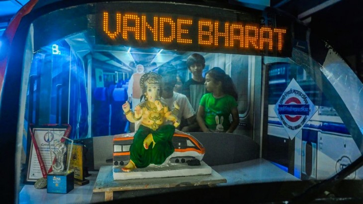 Ganesh chaturthi 2023 vande bharat express pandal