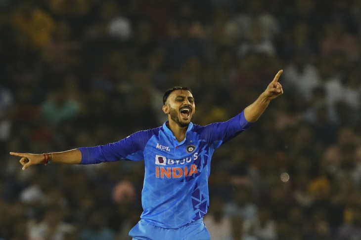 hindi-axar-patel-ruled-out-of-playing-in-rajkot-odi-hubman-gill-hardul-thakur-given-ret-report--2023