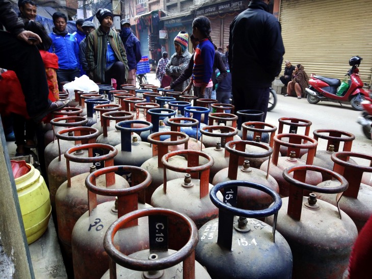 hindi-government-raie-cooking-ga-ubidy-to-ujjwala-beneficiarie-to-r-300-per-cylinder--20231004163905