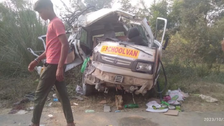 Badaun Road Accident