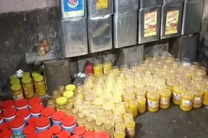 hindi-fake-ghee-manufacturing-unit-buted-in-delhi-packaging-material-of-amul-mother-dairy-patanjali-