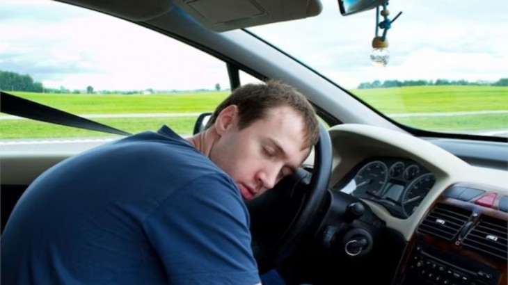feeling sleepy while driving