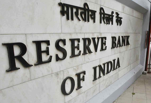 hindi-rbi-penaltie-on-bank-nbfc-add-up-to-r-4039-crore-for-2022-23--20231218142735-20231218144433