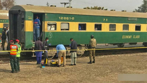 hindi-bomb-found-in-train-at-karachi-tation--20231223140740-20231223152007