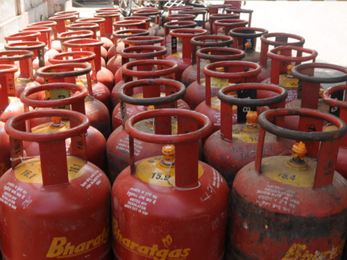 hindi-ga-cylinder-to-be-available-for-r-450-in-raj-for-bpl-and-ujjawala-beneficiarie-from-january-1-