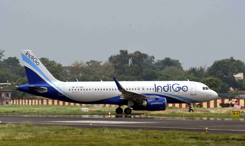 hindi-dene-fog-force-emergency-landing-for-indigo-flight-from-mumbai-to-guwahati-in-dhaka--202401131