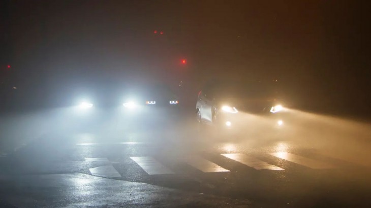 How to drive a car in dense fog