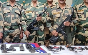 hindi-bf-eize-ak-47-rifle-two-magazine-cloe-to-india-pak-border--20240120122106-20240120125255
