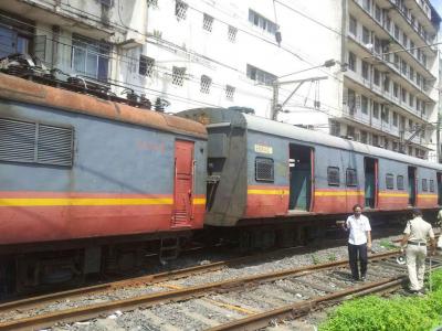 hindi-three-rail-worker-run-over-by-mumbai-local-train-in-palghar--20240123114805-20240123120336