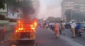 hindi-auto-rickhaw-driver-et-vehicle-ablaze-in-hyderabad--20240201205406-20240201212351
