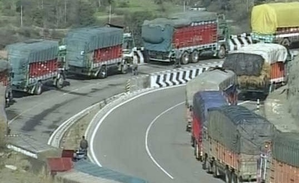 hindi-low-movement-of-traffic-on-jammu-rinagar-national-highway--20240209102105-20240209120350