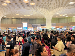 hindi-mumbai-airport-congetion-flight-forced-to-hover-over-the-city-for-40-60-minute-2000-kg-of-extr