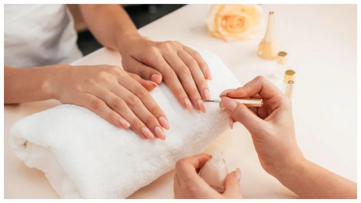 how to take care of nails in summer