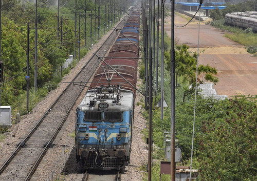 hindi-indian-railway-rake-in-record-revenue-of-r-24-lakh-crore-in-2023-24--20240315134925-2024031515