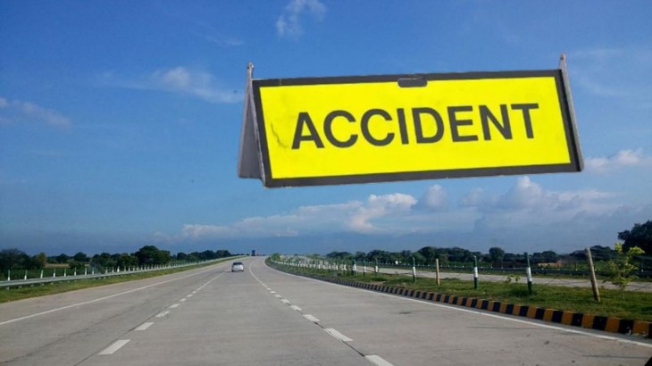 Car accident on Yamuna Expressway
