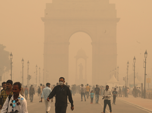 hindi-air-pollution-bigget-contributor-to-lung-dieae-ay-expert-at-aocham-illne-to-wellne-ummit--2024