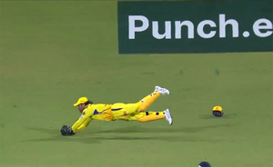 hindi-ipl-2024-wound-back-the-clock-teve-mith-in-awe-of-dhoni-quick-reflex-diving-catch-in-chepauk--