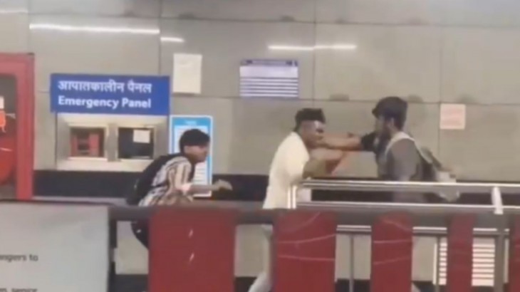 Delhi Metro Fight Video