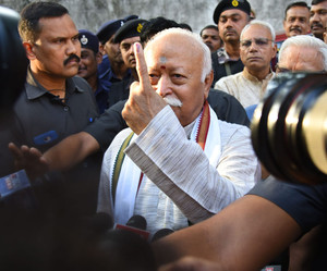 hindi-r-chief-mohan-bhagwat-vote-in-nagpur-urge-all-to-exercie-their-right-and-duty--20240419073305-