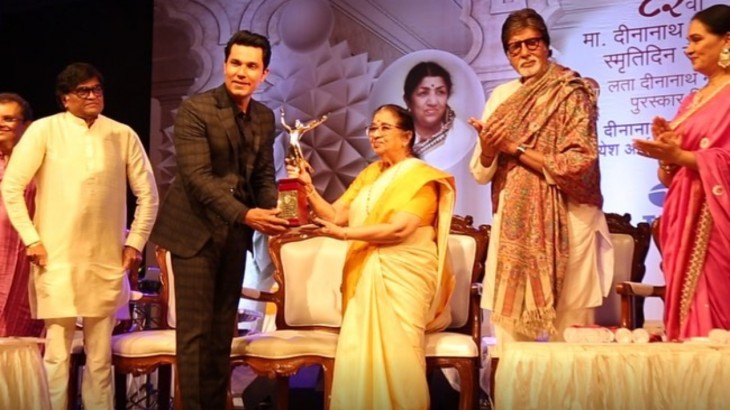 randeep hooda recieves award